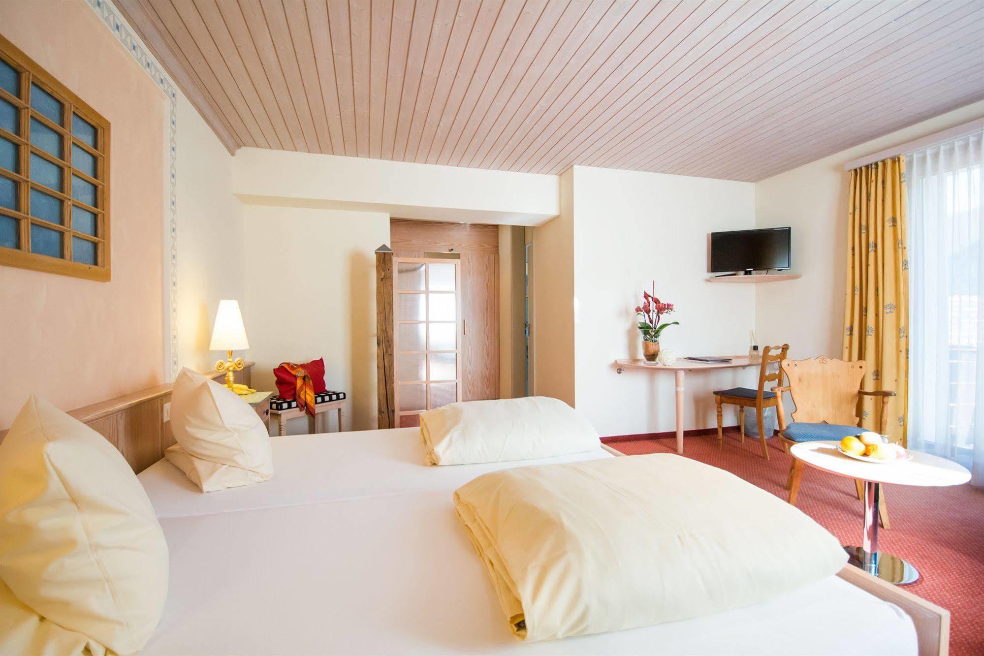 Hotel La Cruna 3*